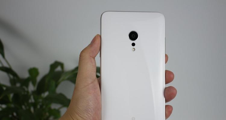 锤子M1L与苹果比（锤子M1L挑战苹果，实力不容小觑）