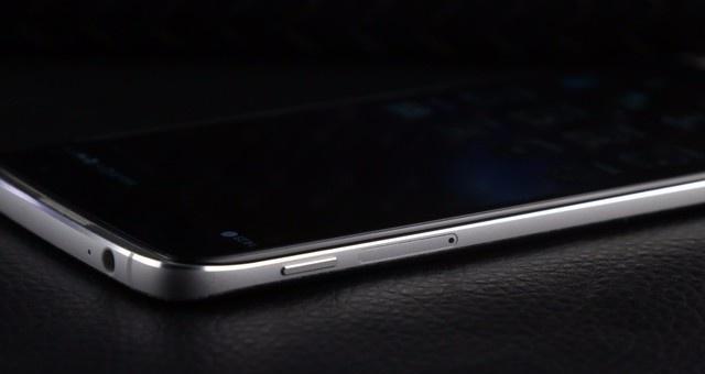 TCL950屏幕（超清细腻，色彩绚丽，震撼你的视觉感官）