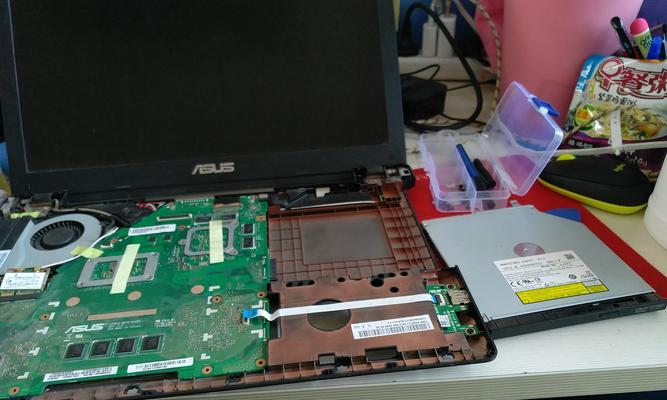 华硕K550J固态加固教程（华硕K550J固态硬盘的安装步骤和优化设置）